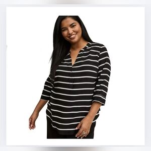 NWT Torrid Harper Challis Pullover 3/4 Sleeve Blouse B/W Stripe Size 1X (14-16)